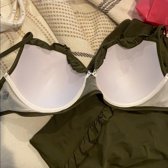 Swimsuit - Picture 4 of 5